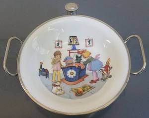 lot 225 image: UNIQUE CHILD PLATE WITH FOLDING HANDLES (GERMANY)