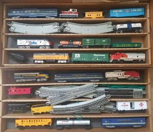 lot 223 image: BACHMANN TRAIN SET