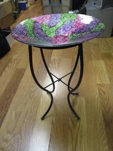 lot 4 image: 14-Rd. Multi Color Bird Bath  Feeder With Metal Stand