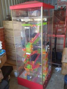 lot 1 image: GIANT Double Sided, 2- Quarter Slides,  Gumball Machine, With Keys