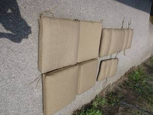lot 83 image: 6-Lounge Cushions Set