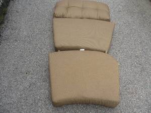 lot 86 image: 3-Lounge Cushions Set-Sunbrella