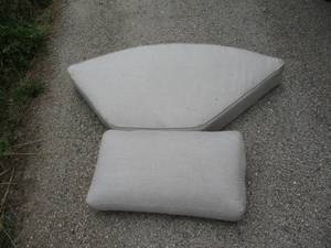 lot 88 image: 2-Lounge Cushions Set