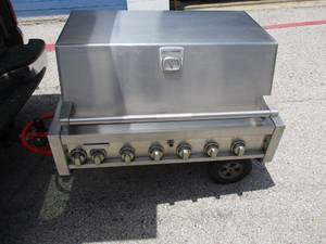 lot 91 image: Grand Turbo BBQ Grill Model YO663-NG By Barbeques Galore