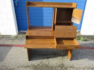 lot 94 image: Computer Desk With Hutch
