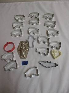 lot 18 image: Lot Of 20-Metal Cookie Cutter Forms