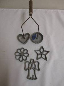 lot 16 image: Vintage Lot- Metal Cookie Cutter, 6 piece set