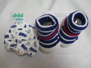 lot 34 image: NEW-Child Of Mine By Carters, Newborn Mitten  & Bootie Set