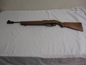 lot 40 image: Daisy Powerline-853, 177 Caliber Pellet Air Rifle