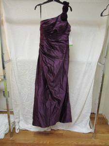 lot 55 image: Bill Levkoff-Cocktail  Evening  Formal Party Dress
