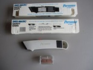 lot 127 image: 2-Personna #61-0481 Duo-Matic Safety Box Knife with 10-Safty SE Blades Per Knife in Safety Dispenser