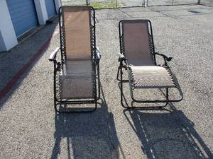 lot 10 image: 2-Outdoor Adjustable Folding Chaise Lounge Recliner Chairs for Patio, Poolside, Deck.