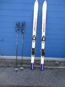 lot 21 image: Snow Skis By Rossignol Series 650-LS and Poles