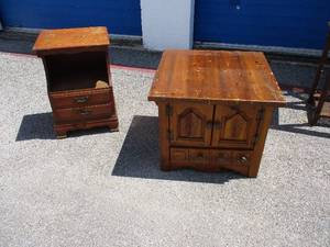 lot 28 image: 2-Small Tables