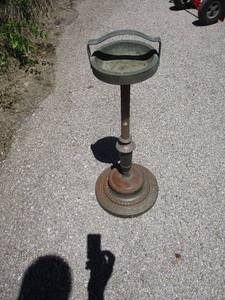 lot 47 image: Vintage Ashtray Stand