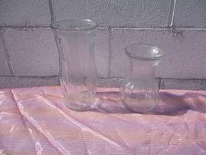 lot 55 image: 2-Glass Flower Vases