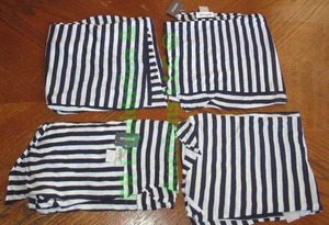 lot 63 image: Avenue ladys scarves