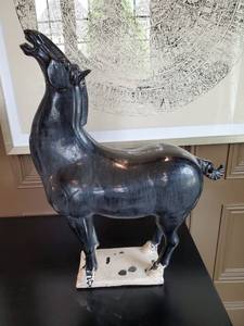 lot 1 image: Ceramic Horse by Tozai Home