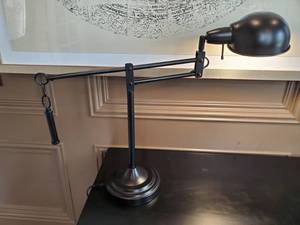 lot 3 image: Bassett London Task Table Lamp