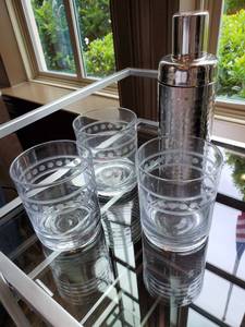 lot 12 image: Global Views Glasses & Martini Shaker