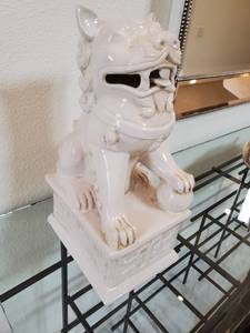lot 16 image: Ceramic Guardian Lion