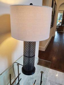lot 18 image: Metal & Glass Table Lamp