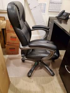 lot 43 image: Faux Leather Office Chair