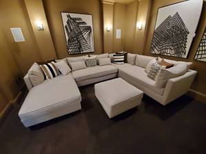 lot 71 image: Sectional with Ottoman by Distinctions by Klaussner