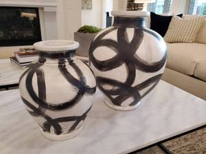 lot 113 image: Pair of IMAX Black & White Circle Terracotta Vases