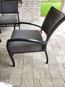 lot 140 image: Summer Classics Chair with Bottom Cushion