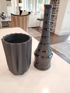 lot 153 image: Pair of Black Vases