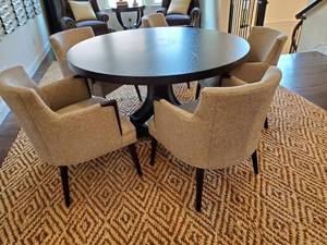 lot 178 image: Southern Furniture Chairs