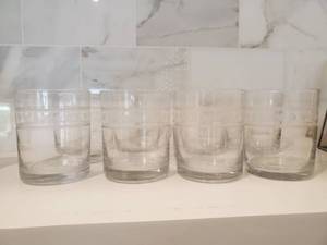 lot 183 image: 8 Global Views Glasses