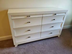 lot 197 image: Eight Drawer Dresser