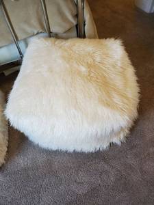 lot 200 image: Surya Faux Fur Pouf