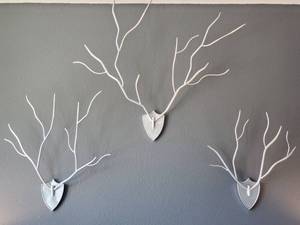 lot 228 image: Trio of IMAX Metal Wall Horn by Trisha Yearwood