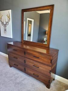 lot 234 image: Coaster Yorkshire Mirror & Dresser