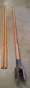 lot 204 image: 8 Post Hole Diggers w Spare Handles
