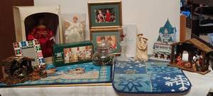 lot 216 image: Christmas Decorations