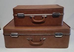 lot 228 image: 2 Invicta Suitcases