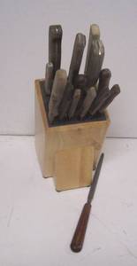 lot 239 image: Universal Knife Rack w Wood Handled Knives