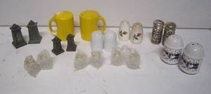 lot 256 image: Salt &amp Pepper Shakers
