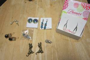 lot 268 image: Pierced earrings