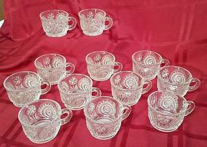 lot 273 image: 12 Punch Cups in a Paisley Pattern