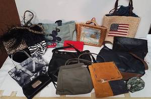 lot 279 image: Assorted Purses