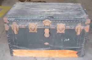 lot 354 image: Vintage Steamer Trunk