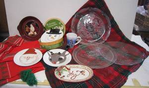 lot 377 image: Christmas kitchen ware and linens