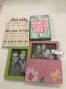 lot 7 image: Girls Dcor