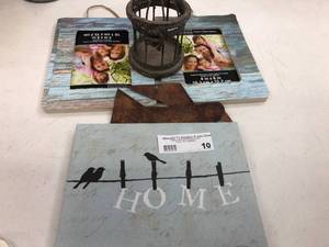 lot 10 image: Bird Decor Lot