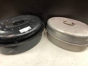 lot 14 image: Cooking Pots